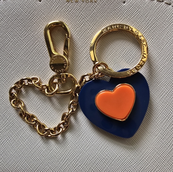 Marc Jacobs White Crossbody Bag with Heart Charm NWOT - Picture 6 of 6